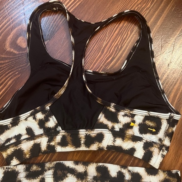 THE UPSIDE Chrissy Leopard-Print Racerback Performance Sports Bra - Picture 3 of 7